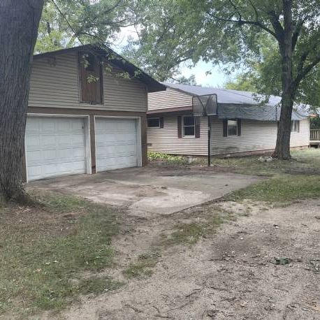 4 BR Lakefront home only $99,900!!!