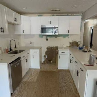Investor Special! 4bed/2bath on a super huge lot!
