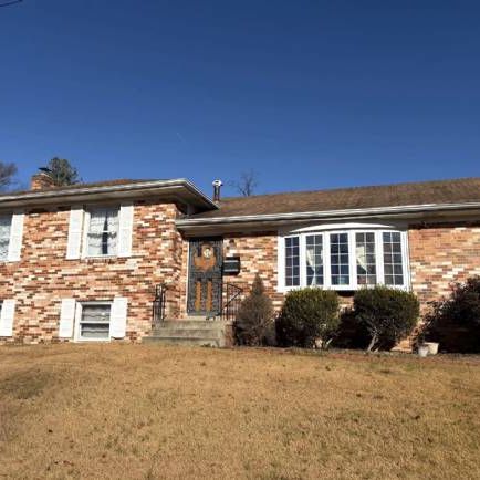 Rare Lanham, PG County 4 Level Brick Split.