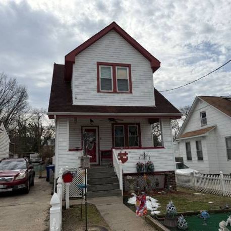 Baltimore/Hamilton Heights 21214 Craftsman with Bu.
