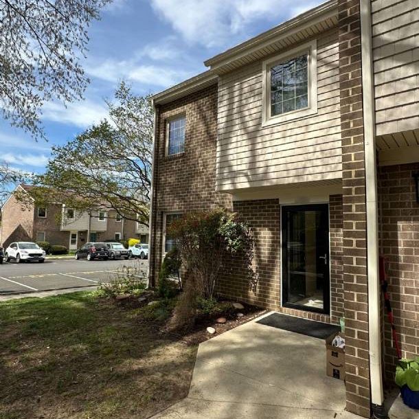 QUICK CLOSE!!! Annapolis End Townhome (NOT IN MLS).