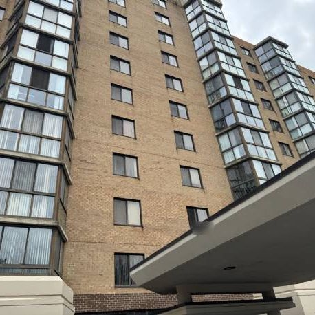 RARE 3 BEDROOM LEISURE WORLD CONDO 1,530 SQ FT.