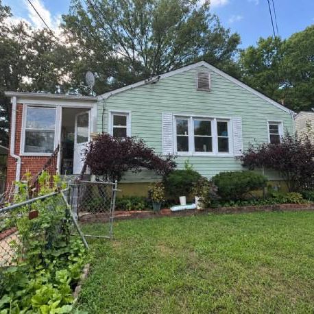 COLLEGE PARK | 4 BD /2BA POTENTIAL | FULL BASEMENT.