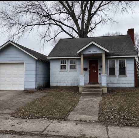 CARMI, IL | 10,000+ SQ FT LOT | BIG UPSIDE.