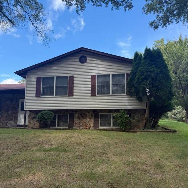 BOWIE PROSPECT KNOLLS 4 BD 3 BA 2628 SQ FT.